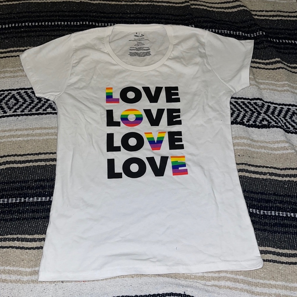 Cute, very much pride vibes here❤️, comfy